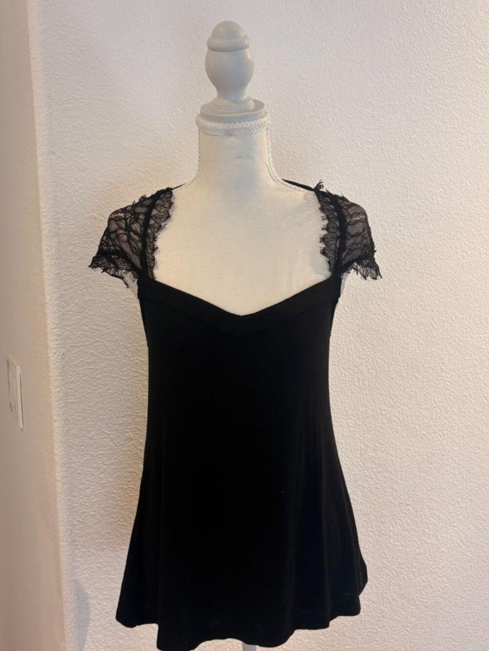 T.Tee by Anthropologie black top 🖤 (XS)